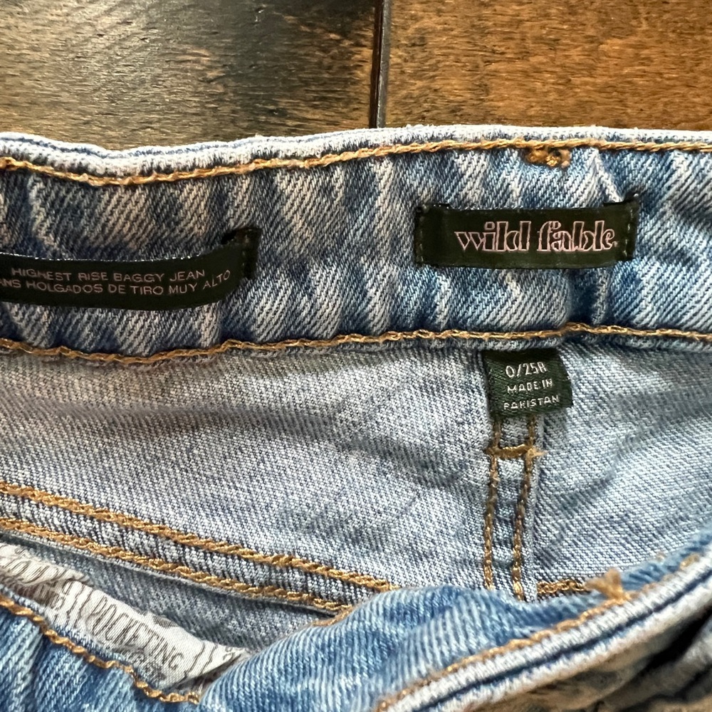 Wild Fable Highest Rise Baggy Jeans Light Wash Heavily Distressed Size 0/25R - Picture 2 of 3